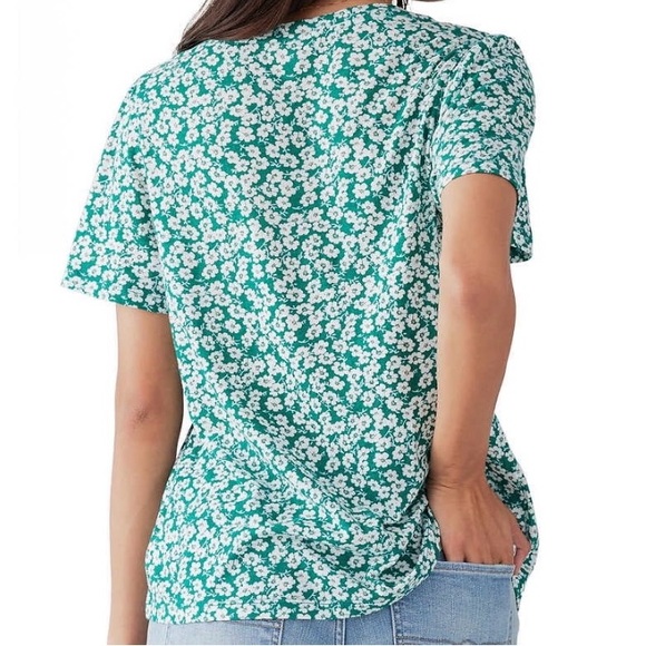 Lucky Brand Floral Short Flutter Sleeve Top small petite - Picture 2 of 5